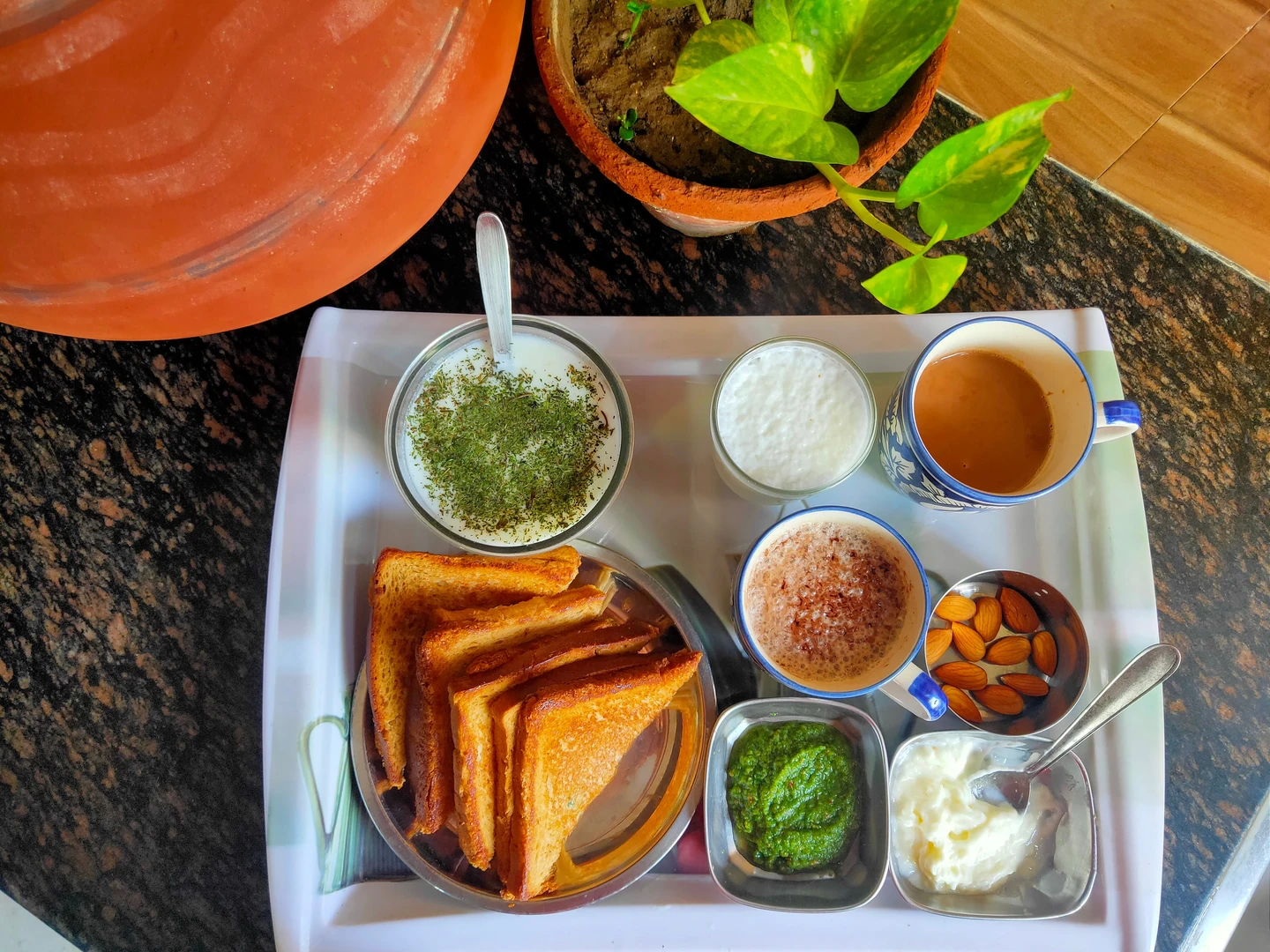 भारतीय नाश्ते की विविध थाली